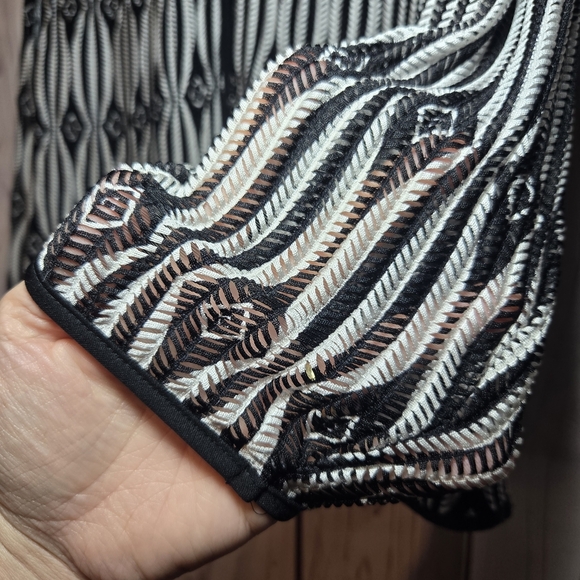 TravelSmith Black and White Geometric One Button Cardigan Womens Medium - Picture 9 of 11